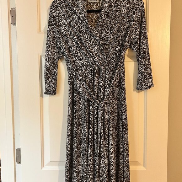 Karina - Ruby Dress - Snow Leopard - Elbow-Length Sleeves - Knee Length - Picture 3 of 3